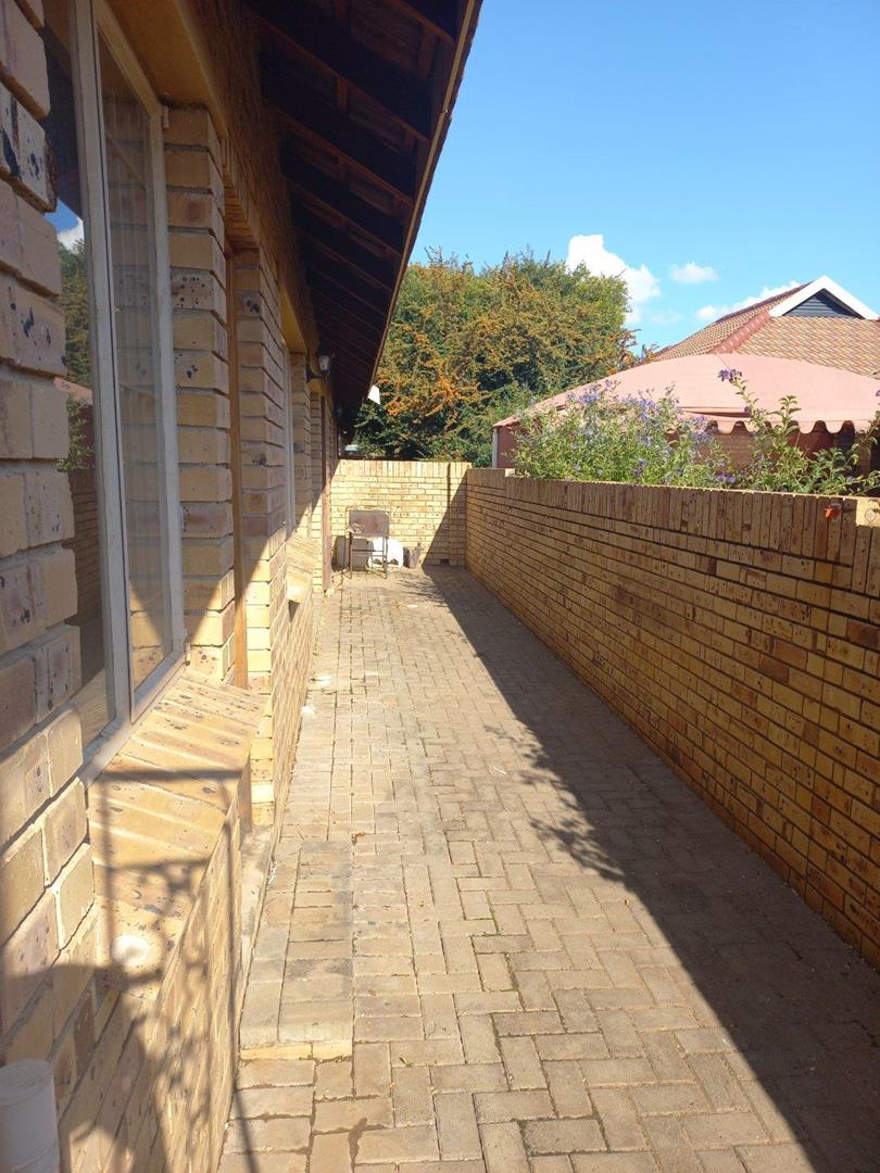 To Let 3 Bedroom Property for Rent in Langenhovenpark Free State